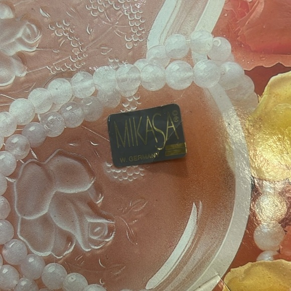 Heart-Shaped Plate with Floral Design - Picture 8 of 11